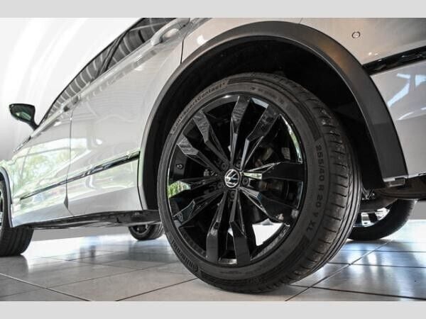 Gebraucht VW Tiguan R-line 150 PS (110 kW) 2023 Silber SUV