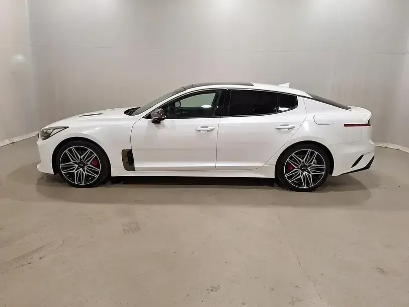 Gebraucht Kia Stinger GT 373 PS (274 kW) 2021 Snow white pearl Kleinwagen