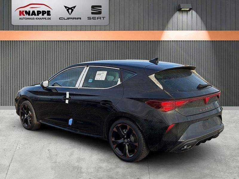 Nowe Cupra Leon 150 KM (110 kW) 2026 Czarny Sedan/Limuzyna