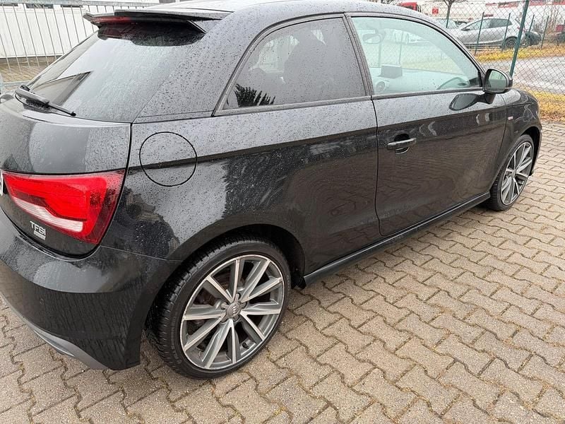 Gebraucht Audi A1 S-Line 95 PS (69 kW) 2015 Schwarz Kleinwagen