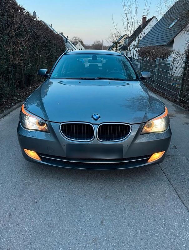 Gebraucht BMW 520 Advantage 177 PS (130 kW) 2009 Grau Kombi