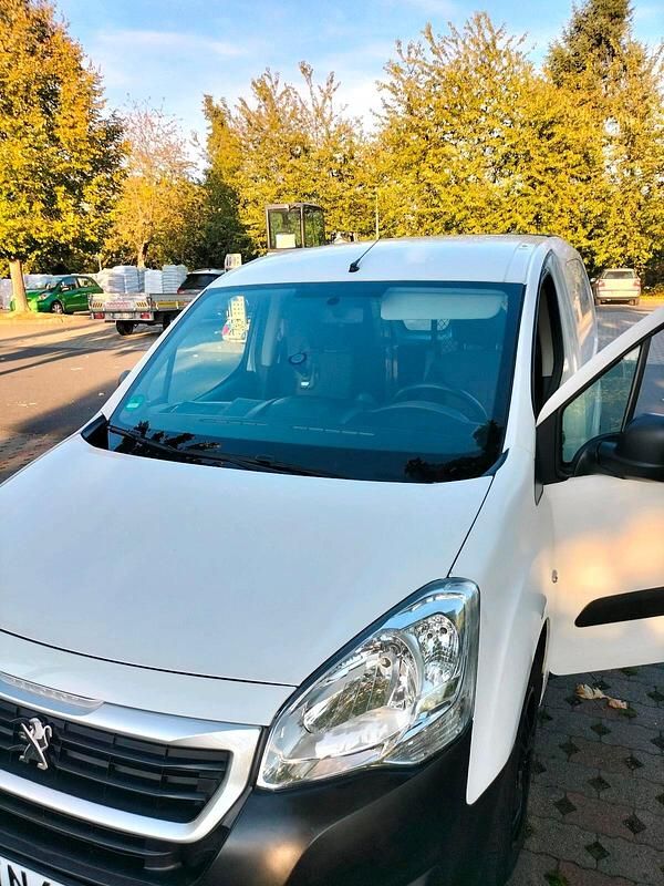 Weiß Gebraucht 2018 Peugeot Partner Van / Kleinbus | 7.500 € (Guter Preis) - Bild 1/4