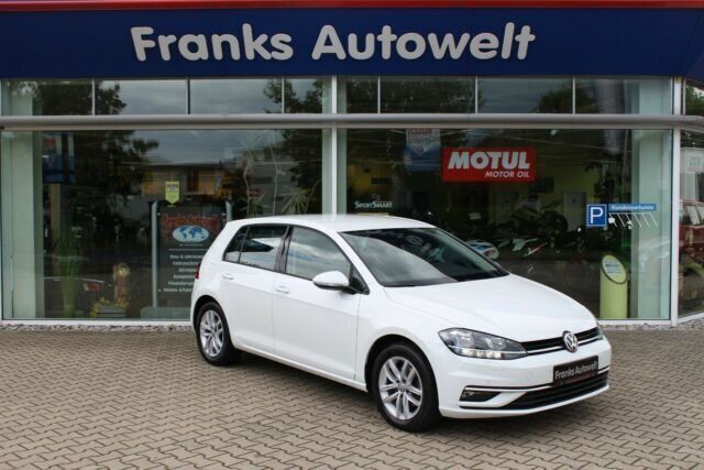 Gebraucht VW Golf VII Comfortline 125 PS (91 kW) 2017 Weiß Limousine