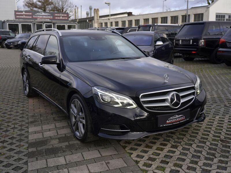 Schwarz Gebraucht 2014 Mercedes E220 AMG Kombi | 17.995 € (Fairer Preis) - Bild 1/4