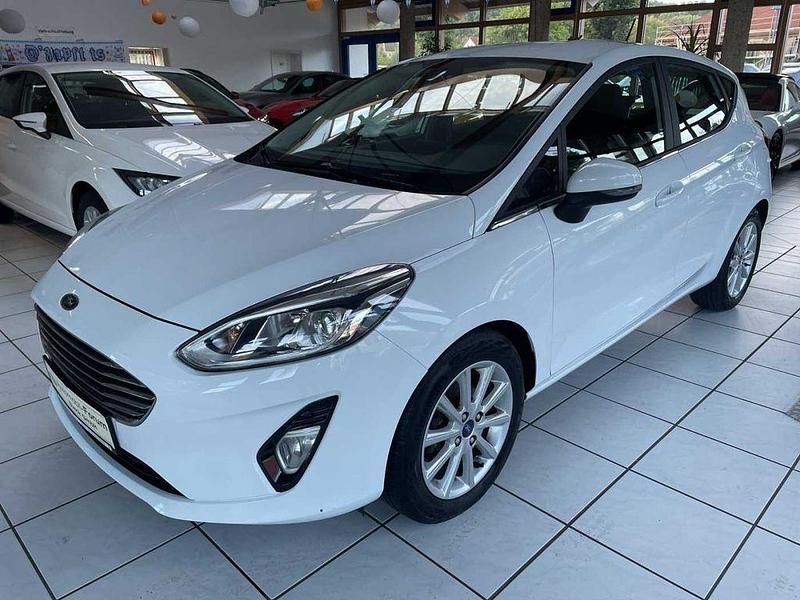 Frostweiß Gebraucht 2020 Ford Fiesta Titanium Kleinwagen | 12.500 € (Fairer Preis) - Bild 1/4