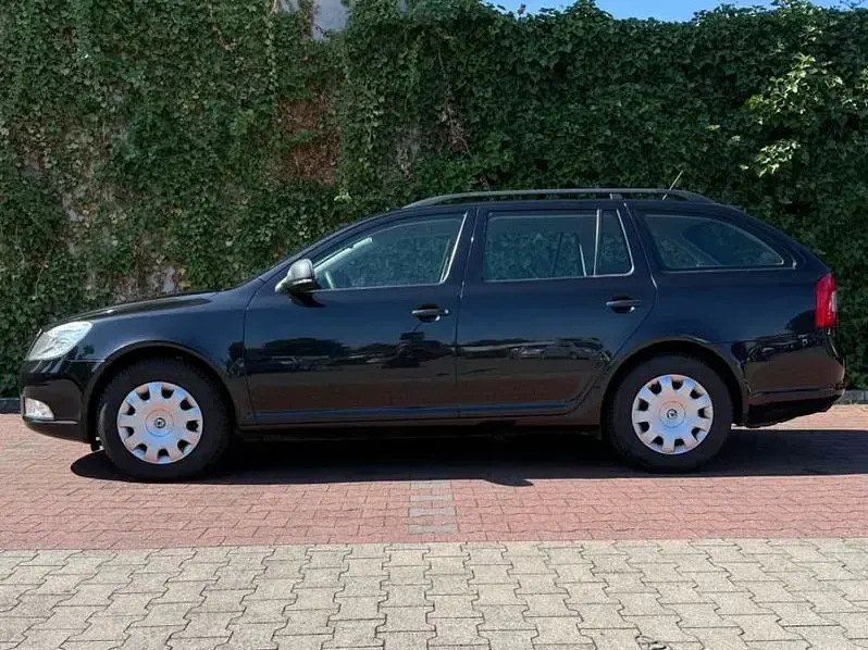 Gebraucht Skoda Octavia Fun 105 PS (77 kW) 2013 Schwarzmagic perleffekt Kombi