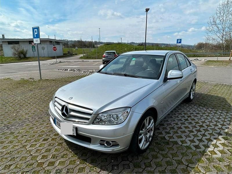 Silber Gebraucht 2007 Mercedes C200 Avantgarde Limousine | 12.500 € (Etwas zu teuer) - Bild 1/4