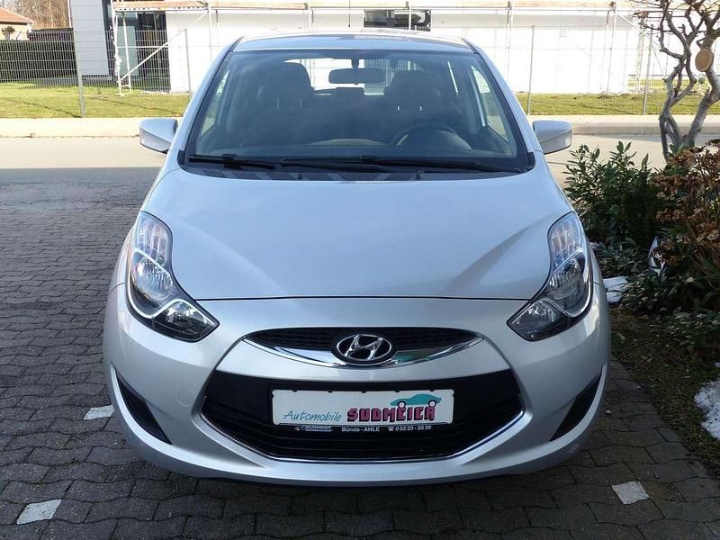 Gebraucht Hyundai ix20 Edition 90 PS (66 kW) 2012 Sleek silver Kleinwagen