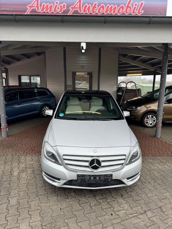 Gold Gebraucht 2012 Mercedes B200 Edition 1 Van / Kleinbus | 9.899 € (Guter Preis) - Bild 1/4