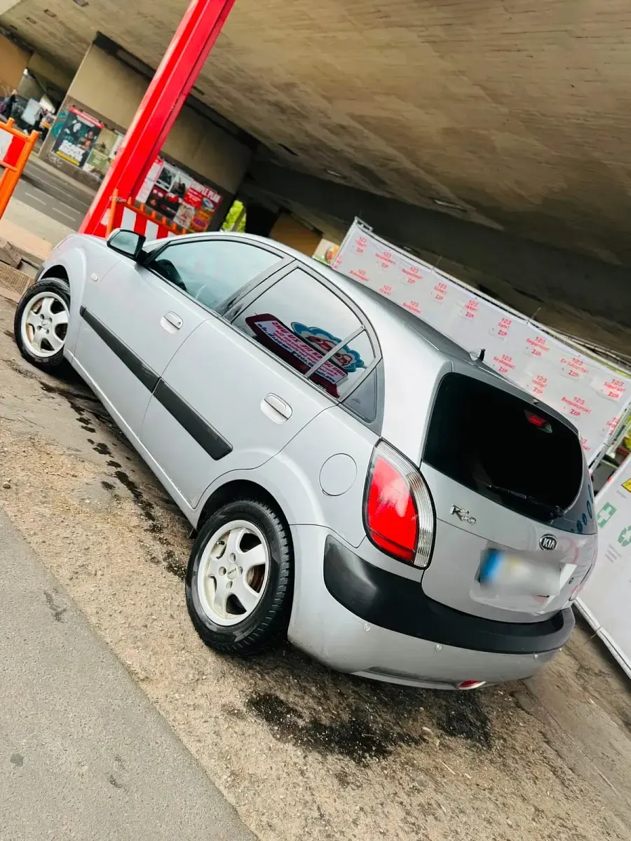 Gebraucht Kia Rio 95 PS (69 kW) 2005 Silber Kleinwagen