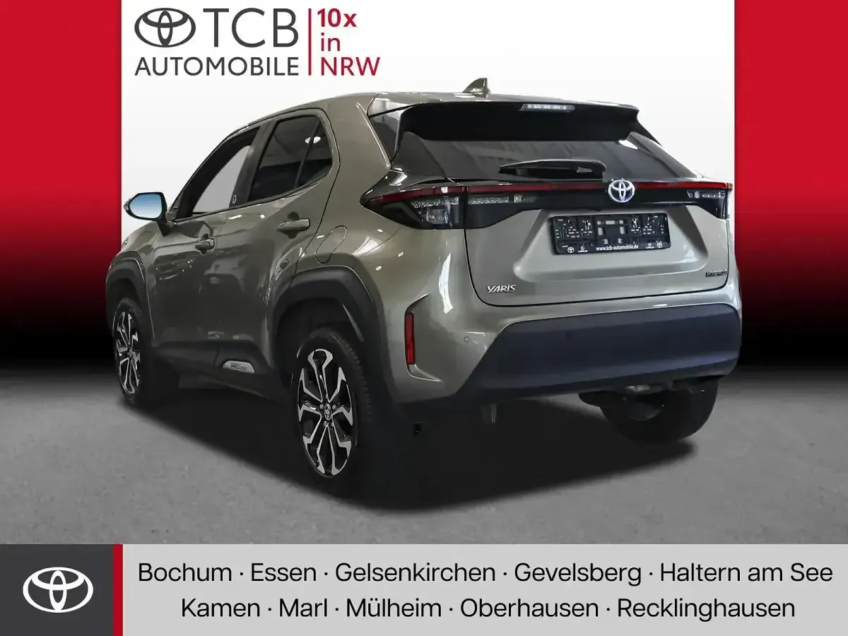 Gebraucht Toyota Yaris Connect Style 116 PS (85 kW) 2024 Manganbronze metallic Kleinwagen