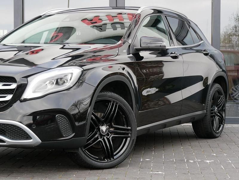 Gebraucht Mercedes GLA200 Urban 136 PS (100 kW) 2018 Schwarz SUV