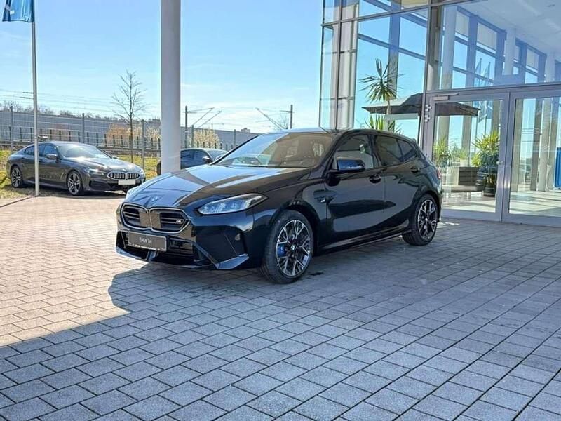 Neu BMW 135 300 PS (220 kW) 2026 Saphirschwarz metallic Kleinwagen