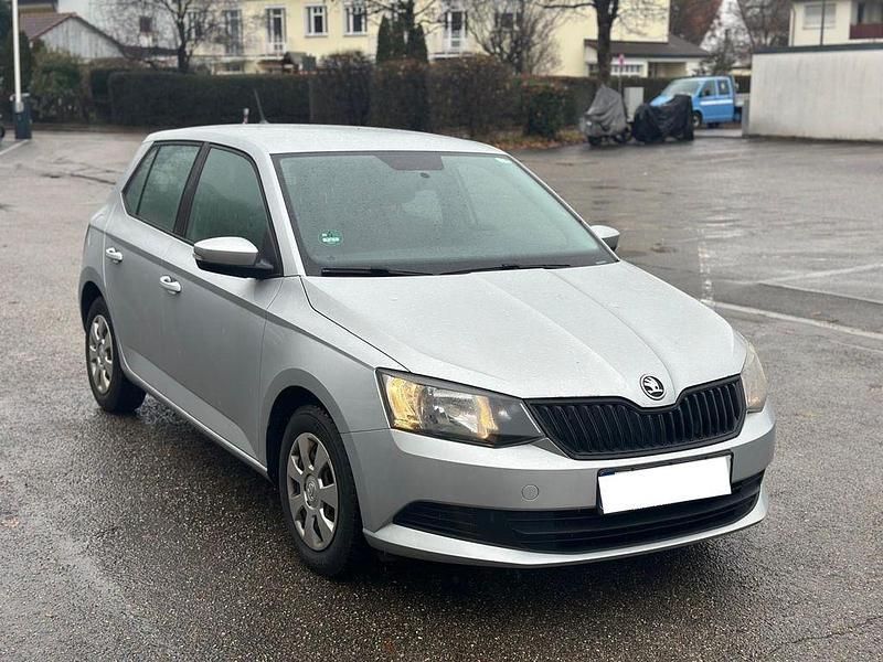 Silber Gebraucht 2017 Skoda Fabia Active Limousine | 5.900 € (Superpreis) - Bild 1/4