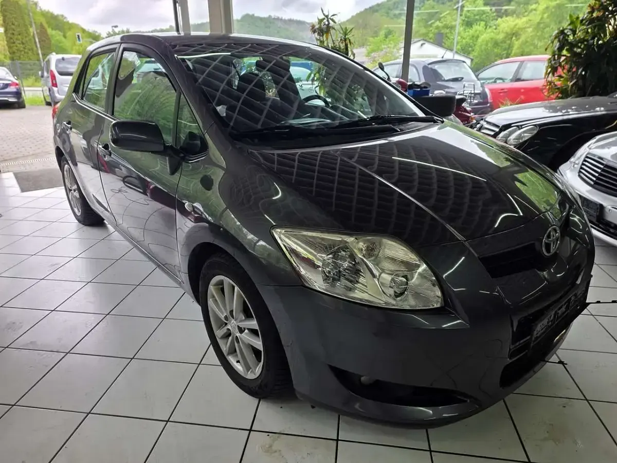 Gebraucht Toyota Auris Life 101 PS (74 kW) 2009 Grey metallic Kleinwagen
