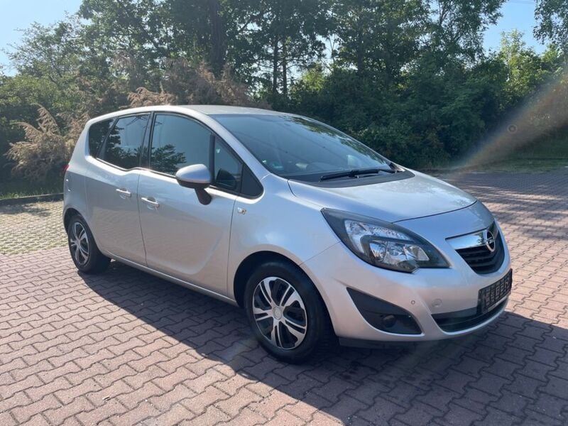Gebraucht Opel Meriva Design Edition 101 PS (74 kW) 2011 Silber Van / Kleinbus