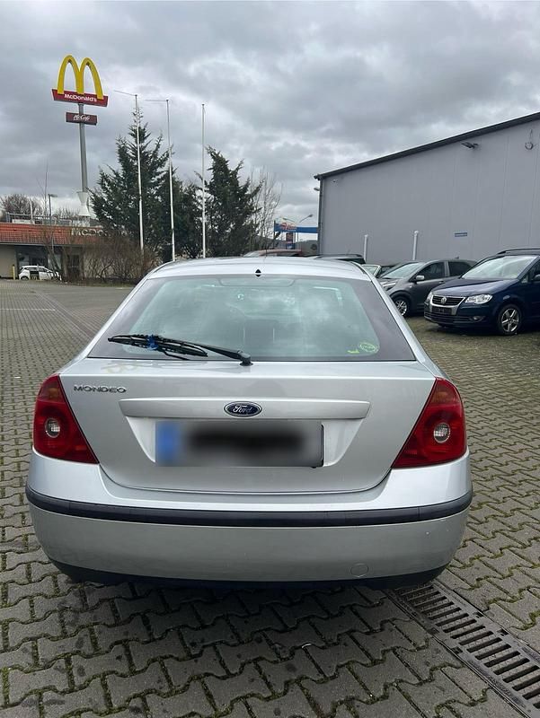 Usata Ford Mondeo 125 CV (91 kW) 2001 Argento Berlina