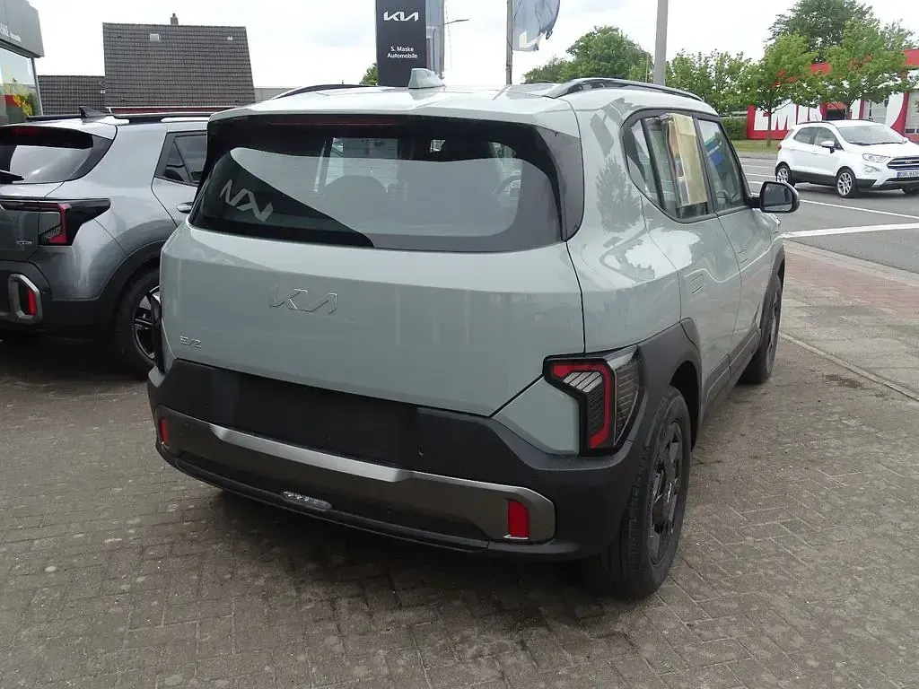Neu Kia EV2 Air 108 kW (147 PS) 2026 Grau SUV