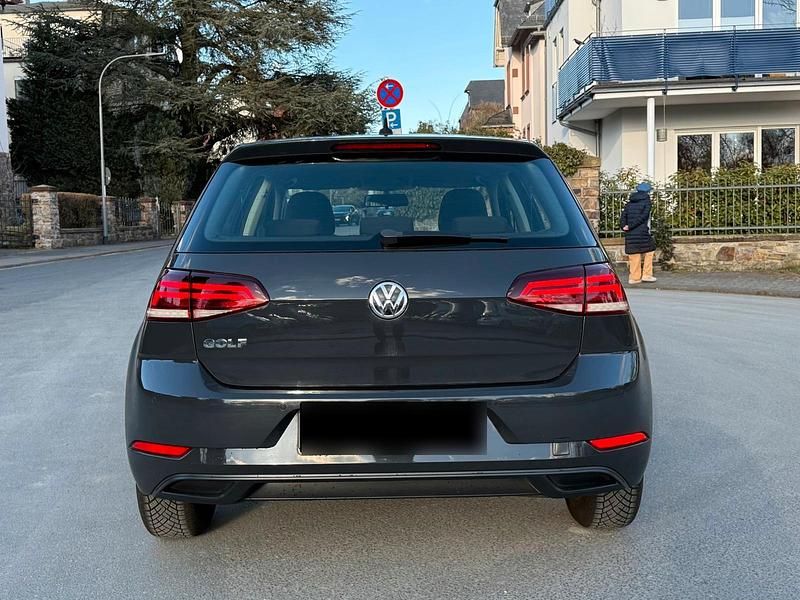 Gebraucht VW Golf VII 105 PS (77 kW) 2019 Grau Kleinwagen