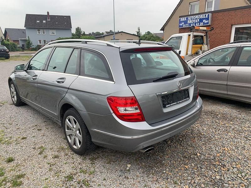 Palladiumsilber metalliclack Gebraucht 2012 Mercedes C200 Kombi | 11.950 € (Fairer Preis) - Bild 1/4