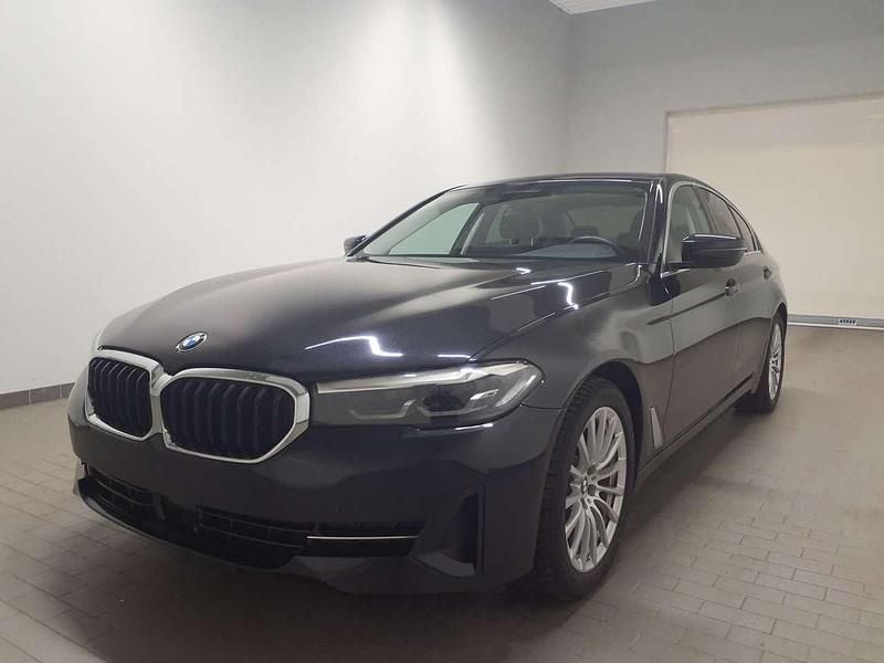 Saphirschwarz Gebraucht 2022 BMW 520 Limousine | 32.900 € (Superpreis) - Bild 1/4