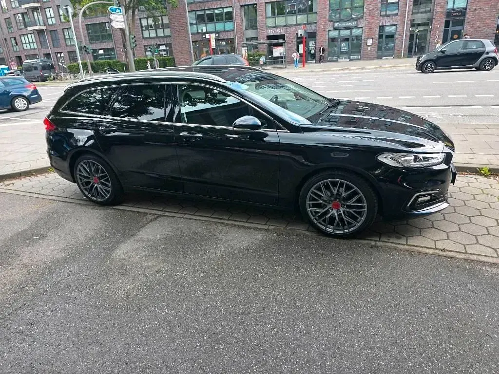 Gebraucht Ford Mondeo Titanium 190 PS (139 kW) 2021 Schwarz Kombi
