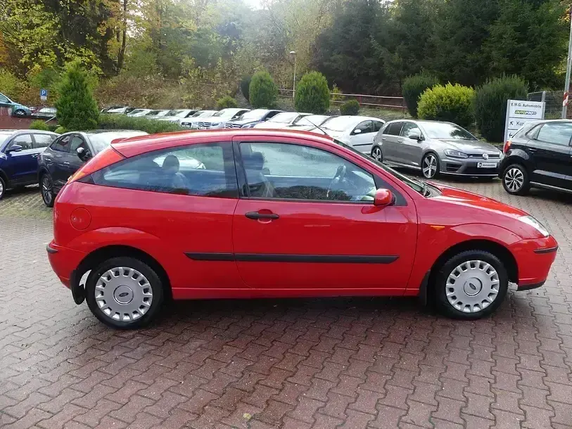 Usado Ford Focus 75 CV (55 kW) 2004 Rojo Utilitario