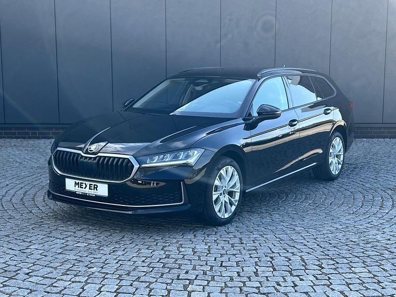 Neu Skoda Superb Selection 150 PS (110 kW) 2026 Graphitgrau metallic Kombi