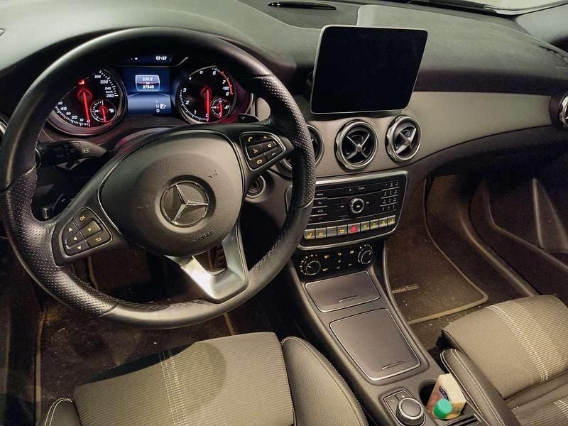 Gebraucht Mercedes GLA220 Edition 184 PS (135 kW) 2018 Grau SUV
