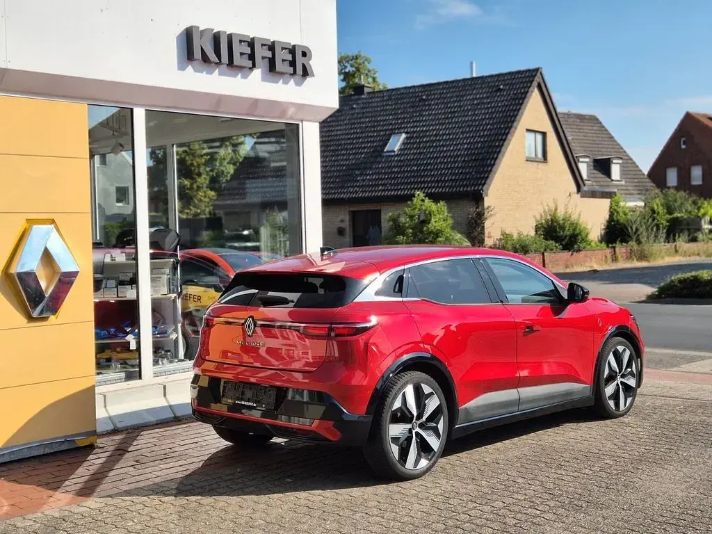 Gebraucht Renault Megane E-Tech Techno 160 kW (218 PS) 2022 Dezirrot Limousine