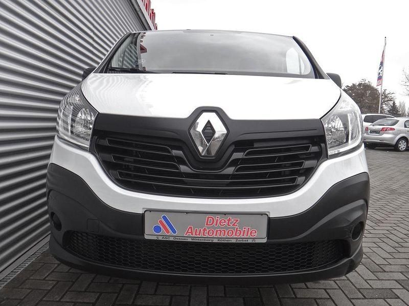 Gebraucht Renault Trafic 95 PS (69 kW) 2017 Weiß Van / Kleinbus