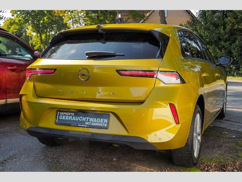 Gebraucht Opel Astra Enjoy 110 PS (80 kW) 2023 Gelb Limousine