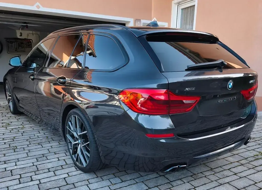 Gebraucht BMW 540 Sport Line 340 PS (250 kW) 2018 Grau Kombi