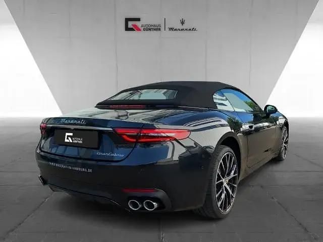 Gebraucht Maserati GranCabrio 491 PS (361 kW) 2025 Schwarz Cabrio