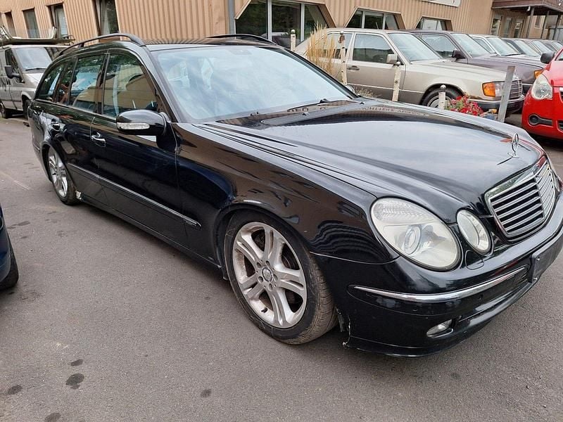 Gebraucht Mercedes E500 Avantgarde 306 PS (225 kW) 2004 Schwarz Kombi