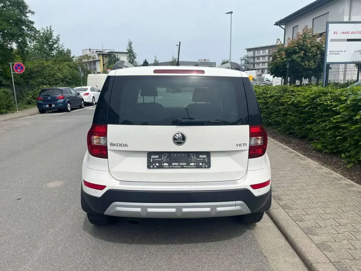 Gebraucht Skoda Yeti Adventure 105 PS (77 kW) 2015 Candyweiss SUV