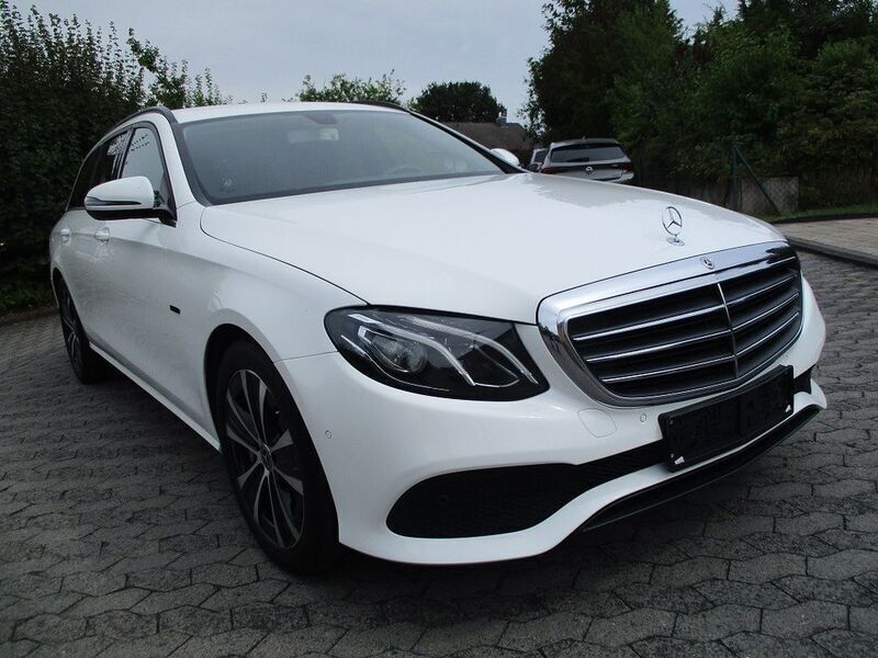 Weiß Gebraucht 2020 Mercedes E300 Limousine | 23.998 € (Fairer Preis) - Bild 1/4