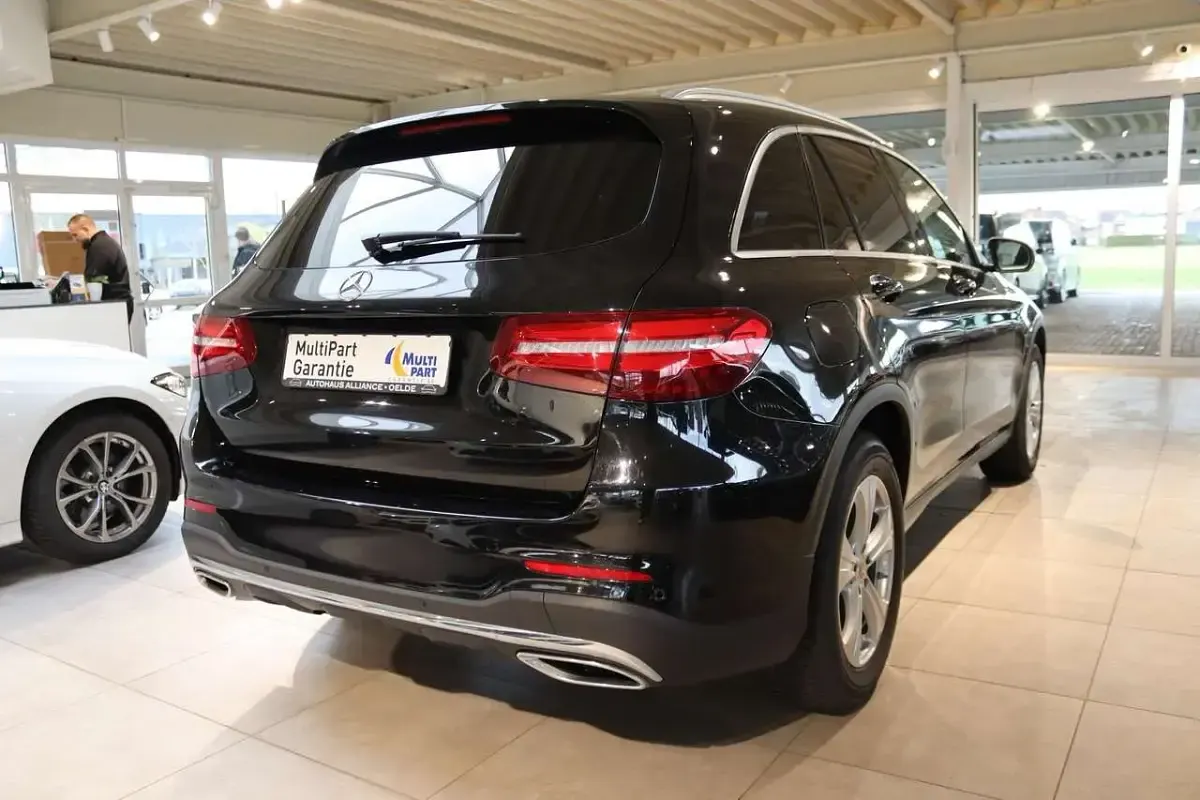 Gebraucht Mercedes GLC250 AMG line 204 PS (150 kW) 2018 Obsidianschwarz  met... SUV