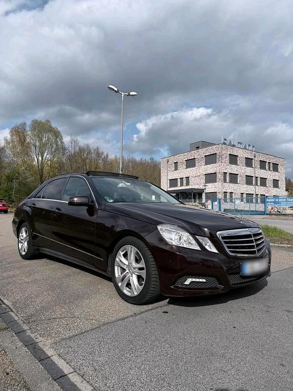 Gebraucht Mercedes E250 204 PS (150 kW) 2009 Braun Limousine