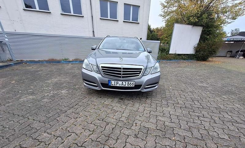 Gebraucht Mercedes E250 Elegance 204 PS (150 kW) 2011 Grau Kombi