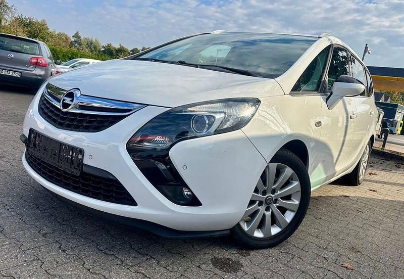 Weiß Gebraucht 2016 Opel Zafira Tourer Innovation Van / Kleinbus | 11.490 € (Etwas zu teuer) - Bild 1/4