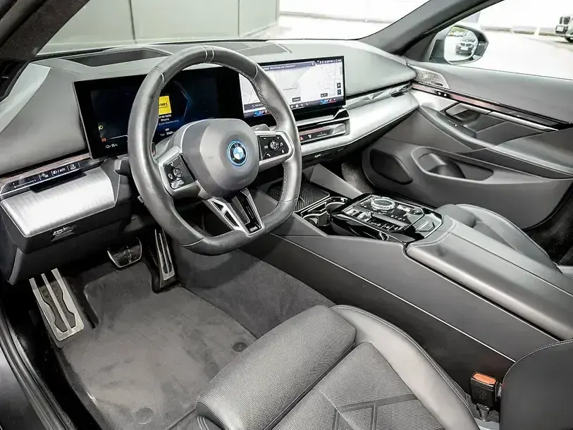 Gebraucht BMW i5 M Sport 250 kW (340 PS) 2023 Frozen deep grey ii metallic Limousine