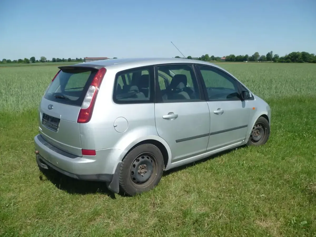 Gebraucht Ford Focus Trend 116 PS (85 kW) 2006 Silber Limousine