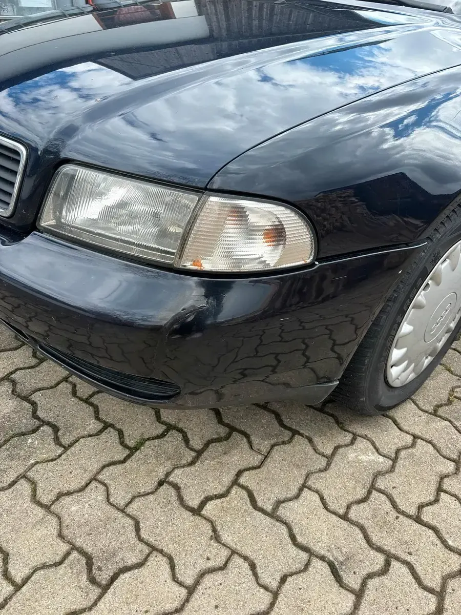 Używany Audi A4 101 KM (74 kW) 1998 Niebieski Sedan/Limuzyna
