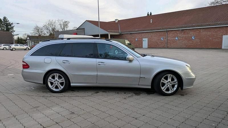Gebraucht Mercedes E200 Avantgarde 163 PS (119 kW) 2004 Silber Kombi