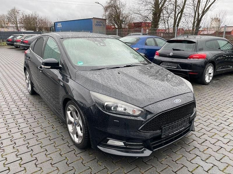 Gebraucht Ford Focus ST 185 PS (136 kW) 2015 Schwarz Limousine