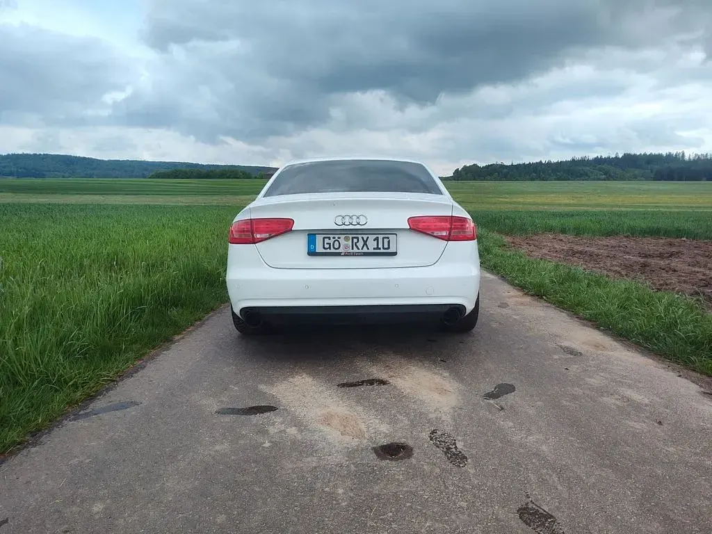Używany Audi A4 Attraction 245 KM (180 kW) 2012 Biały Sedan/Limuzyna