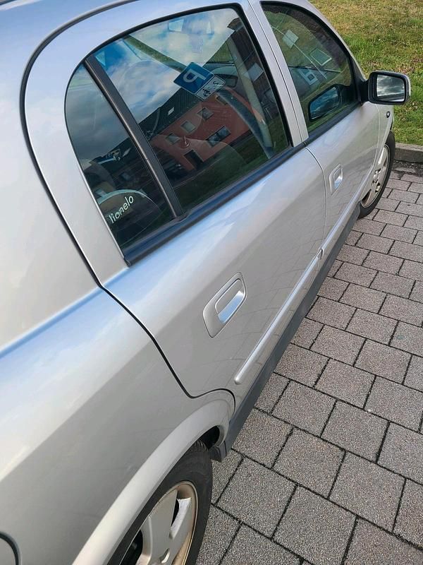 Second-hand Opel Astra 101 CP (74 kW) 2002 Argintiu Berlinǎ