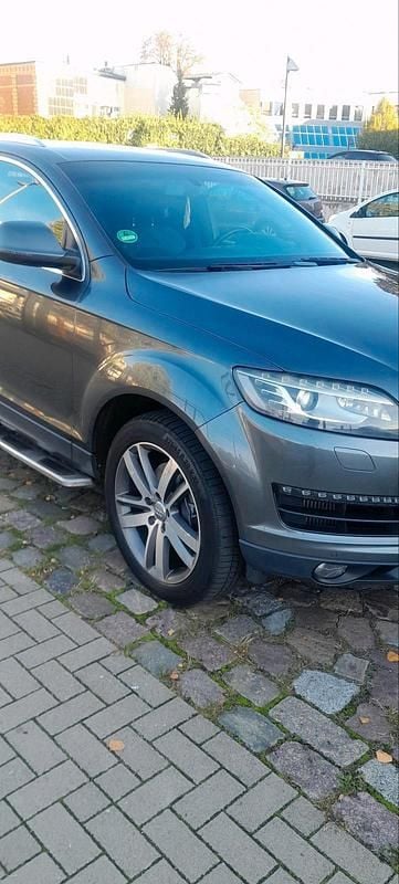 Grau Gebraucht 2010 Audi Q7 Ambiente SUV | 12.500 € (Fairer Preis) - Bild 1/4