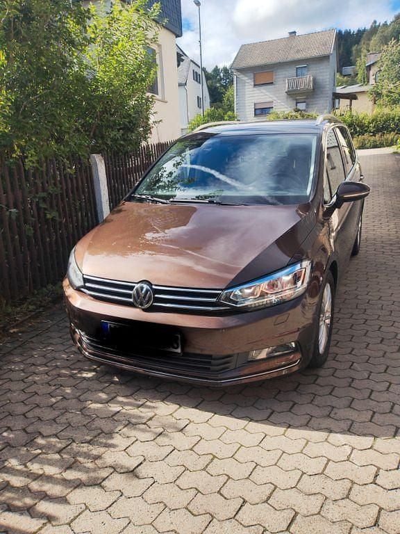 Braun Gebraucht 2016 VW Touran Highline Van / Kleinbus | 14.250 € (Superpreis) - Bild 1/3